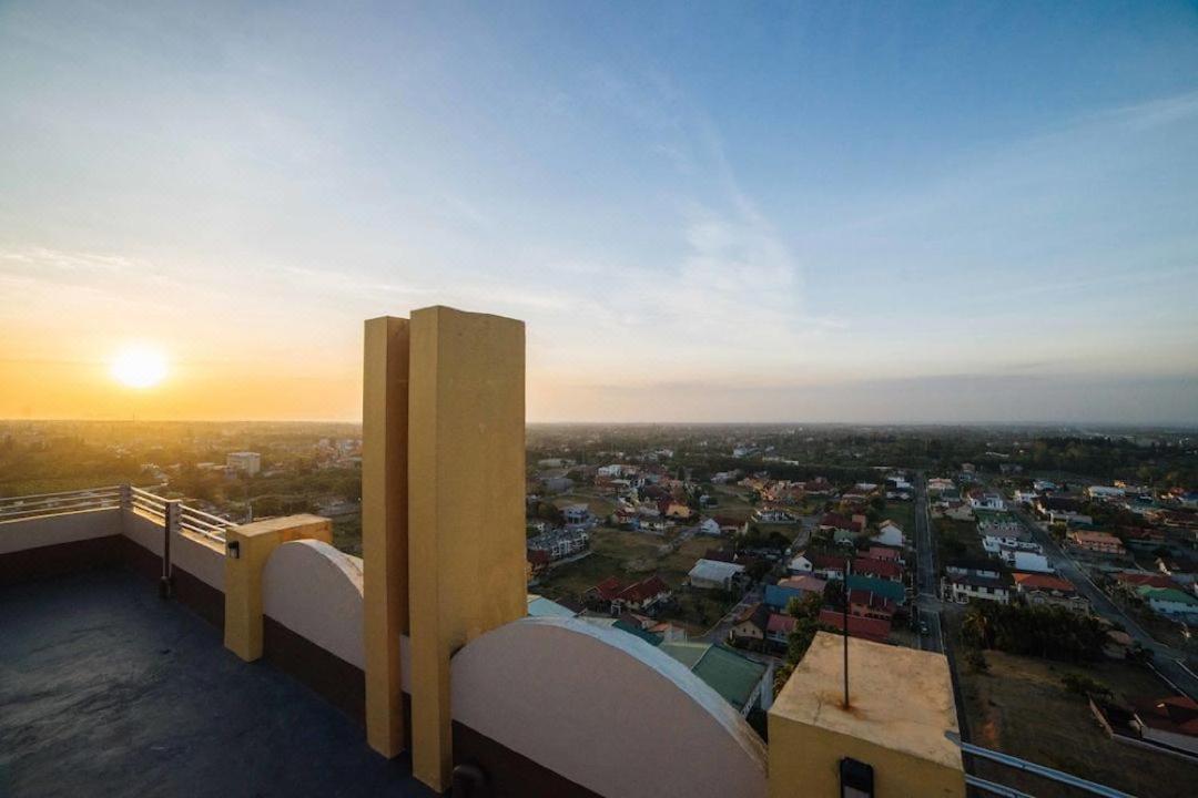 Cityland Tagaytay Taal Lake View City View Free Pool Parking Studios With Balcony Are City View Tagaytay City Bagian luar foto