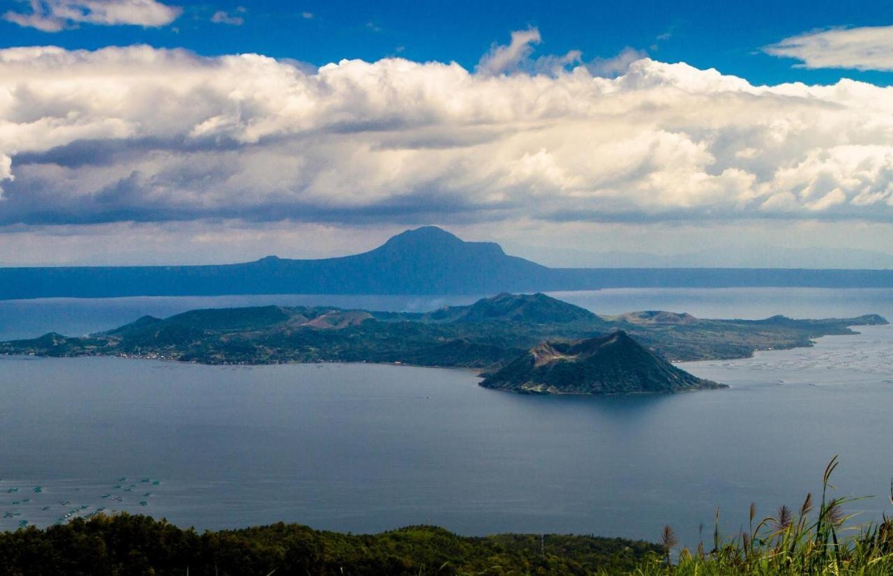 Cityland Tagaytay Taal Lake View City View Free Pool Parking Studios With Balcony Are City View Tagaytay City Bagian luar foto