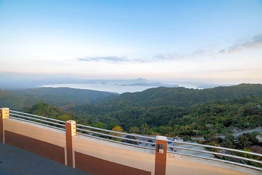 Cityland Tagaytay Taal Lake View City View Free Pool Parking Studios With Balcony Are City View Tagaytay City Bagian luar foto