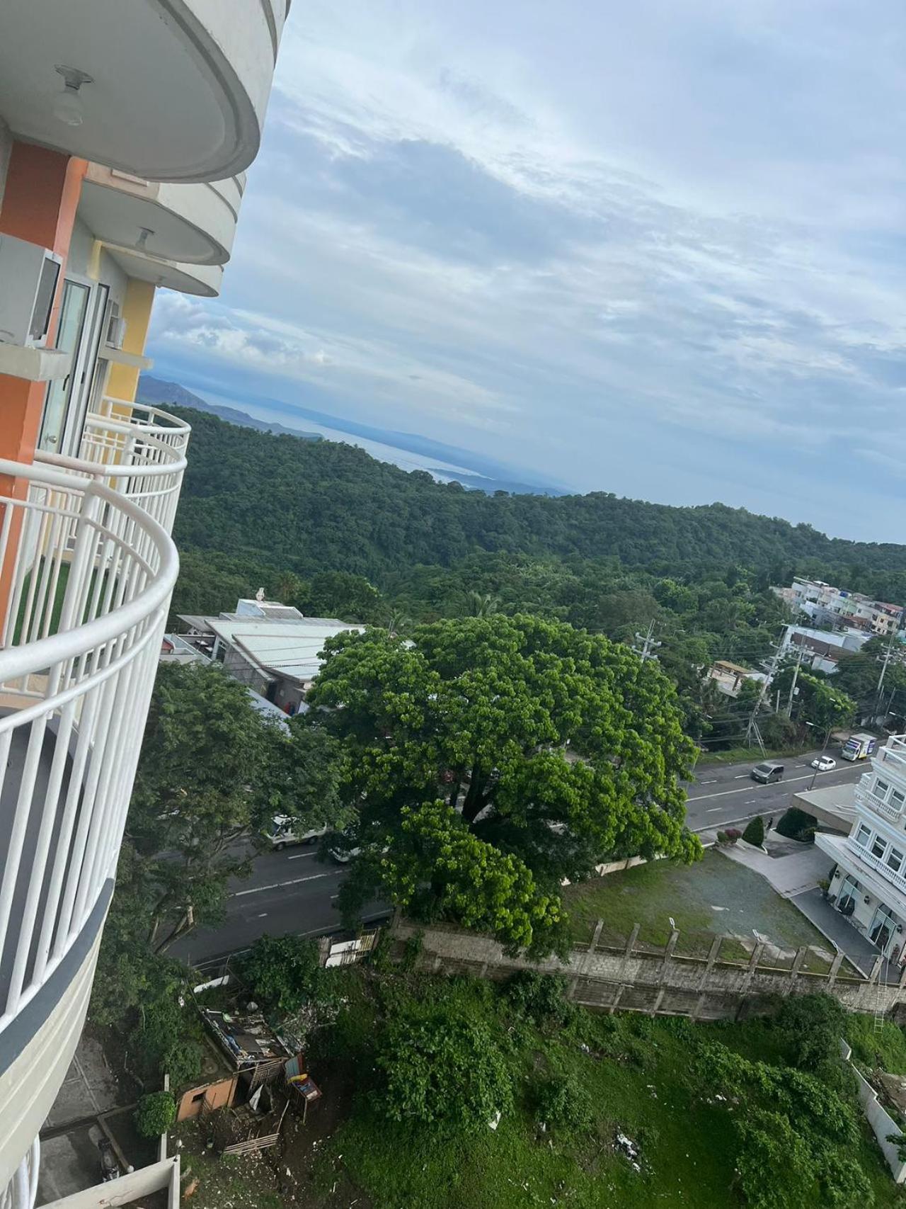 Cityland Tagaytay Taal Lake View City View Free Pool Parking Studios With Balcony Are City View Tagaytay City Bagian luar foto